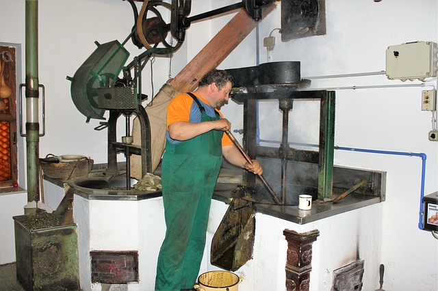 working-oil-mill-1811586_640