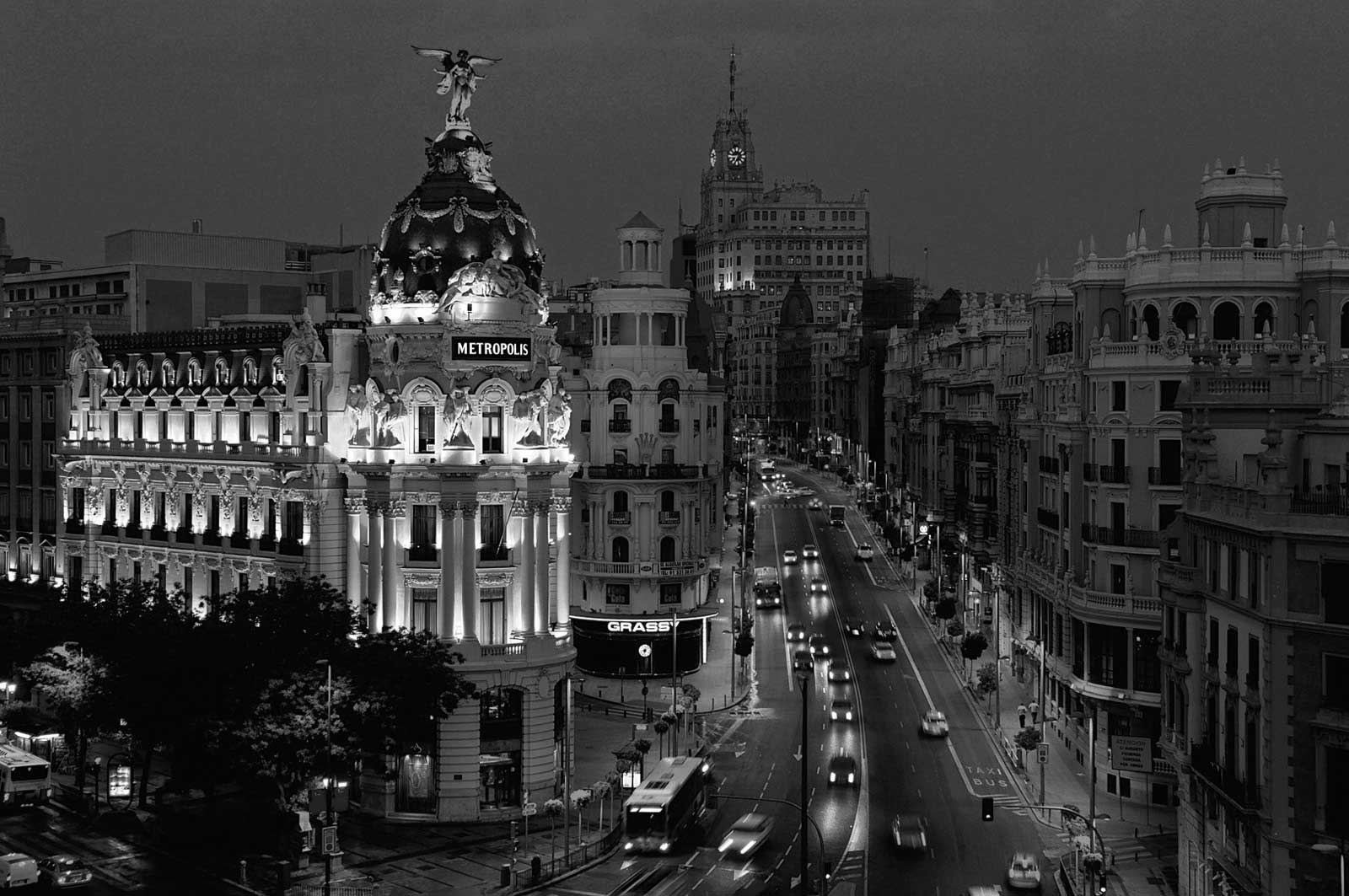 madrid-gran-via-b&w